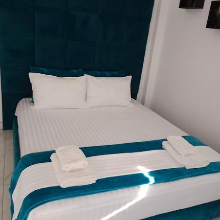Max Lux The One Apartment Peraia  Bagian luar foto
